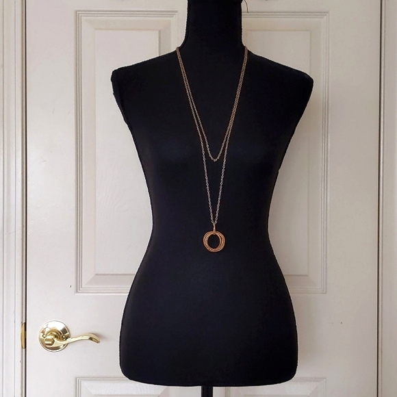 NWOT. Double Strand Gold Tone Multi Circles Pendant Chain Necklace. - Picture 3 of 3
